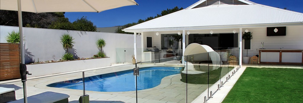 garde_corps_en_verre_piscine_birmingham.mu_ile_maurice